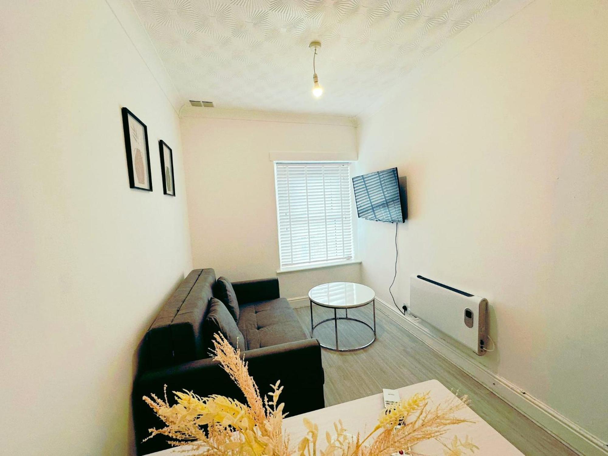 Modern & Stylish 1 Bedroom Flat In Bridgend Town Εξωτερικό φωτογραφία