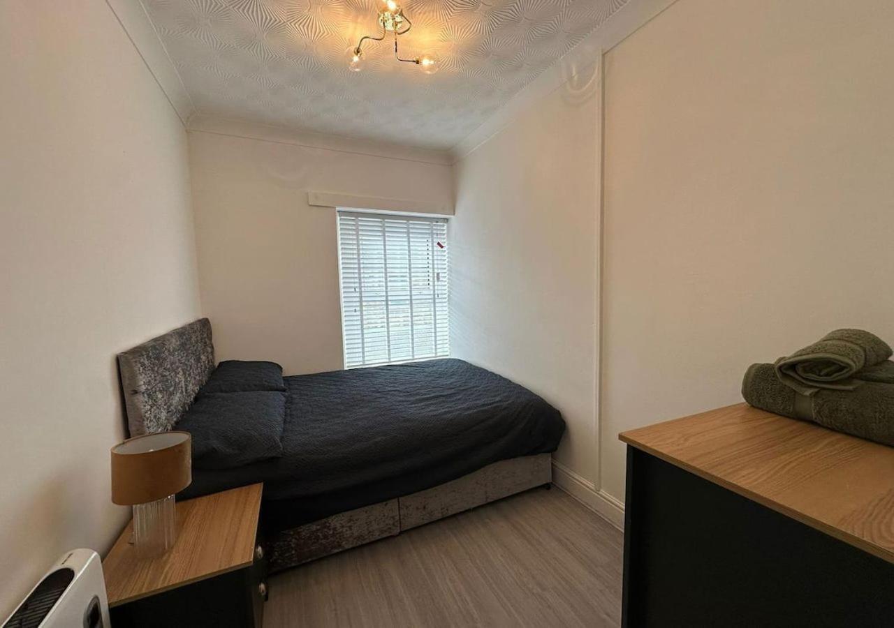 Modern & Stylish 1 Bedroom Flat In Bridgend Town Εξωτερικό φωτογραφία
