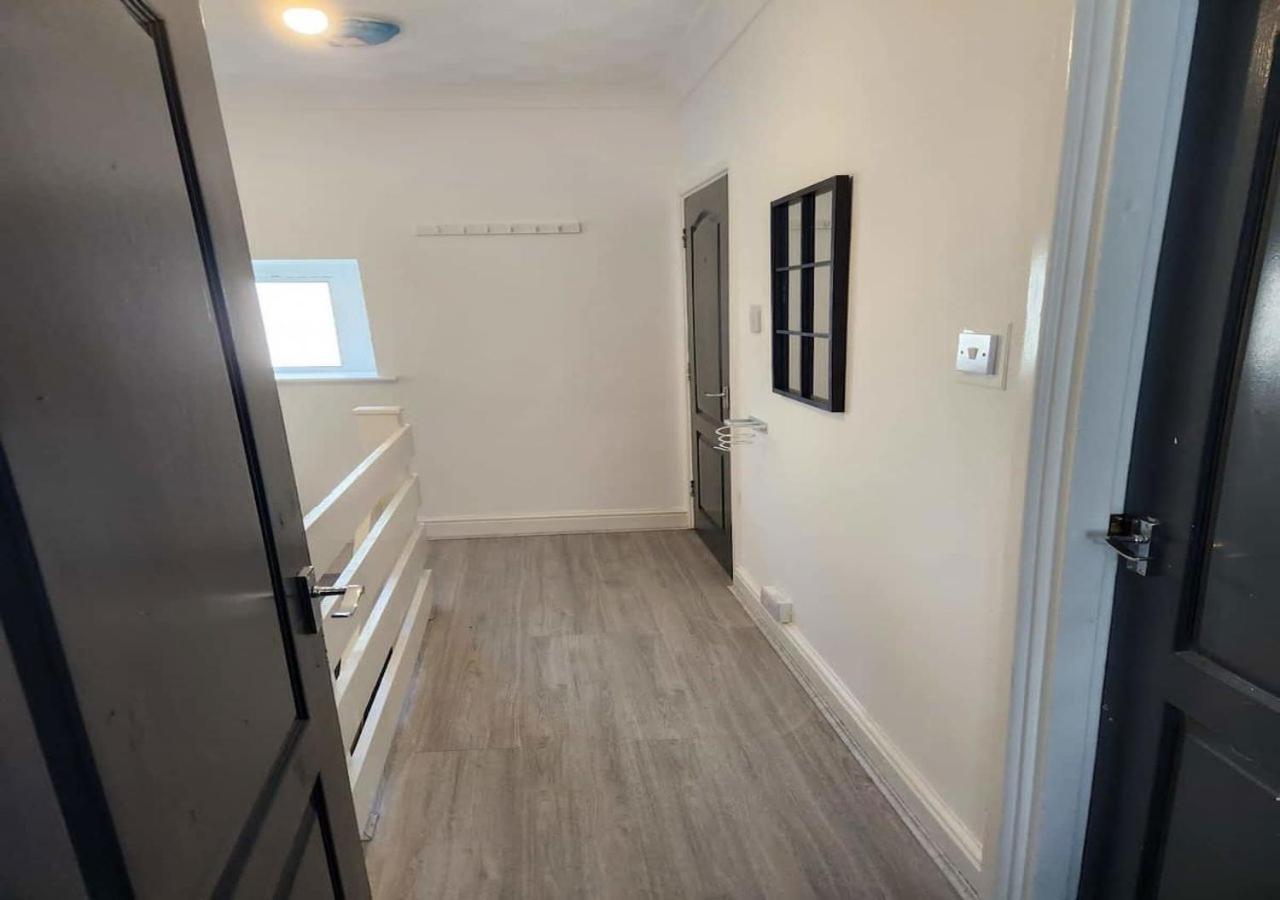 Modern & Stylish 1 Bedroom Flat In Bridgend Town Εξωτερικό φωτογραφία